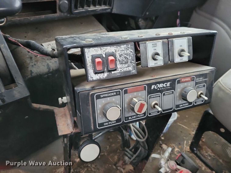 image for item NO9800 2001 International 4700 dump truck