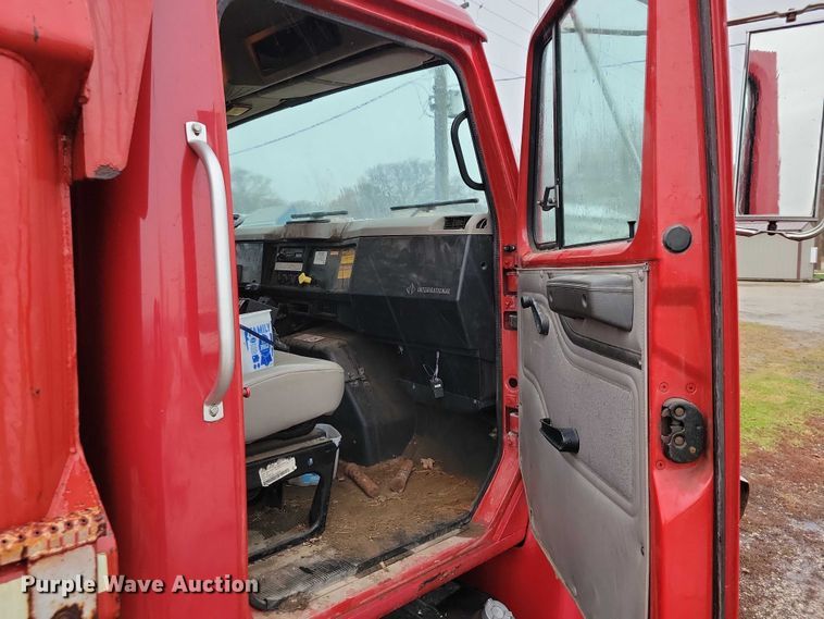 image for item NO9800 2001 International 4700 dump truck