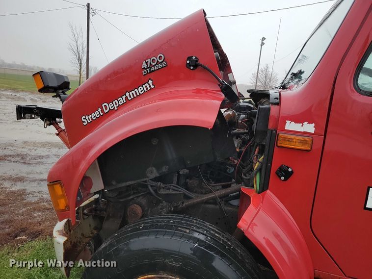 image for item NO9800 2001 International 4700 dump truck