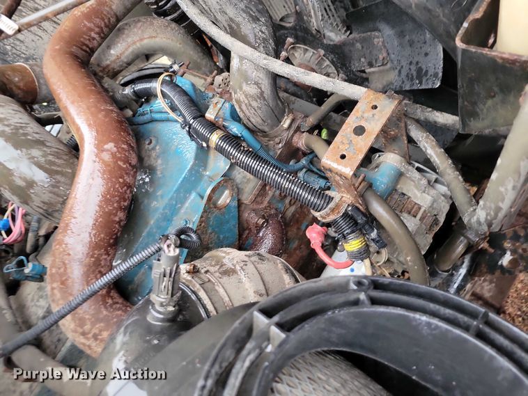 image for item NO9800 2001 International 4700 dump truck