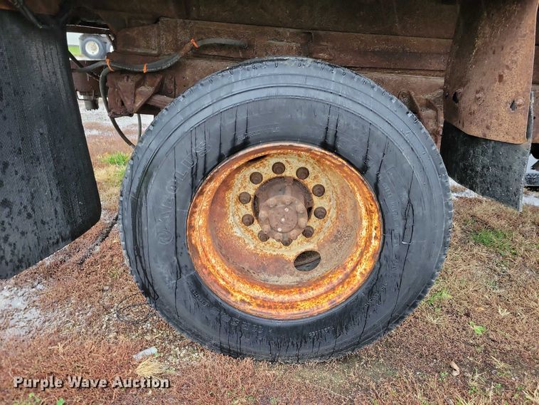 image for item NO9800 2001 International 4700 dump truck