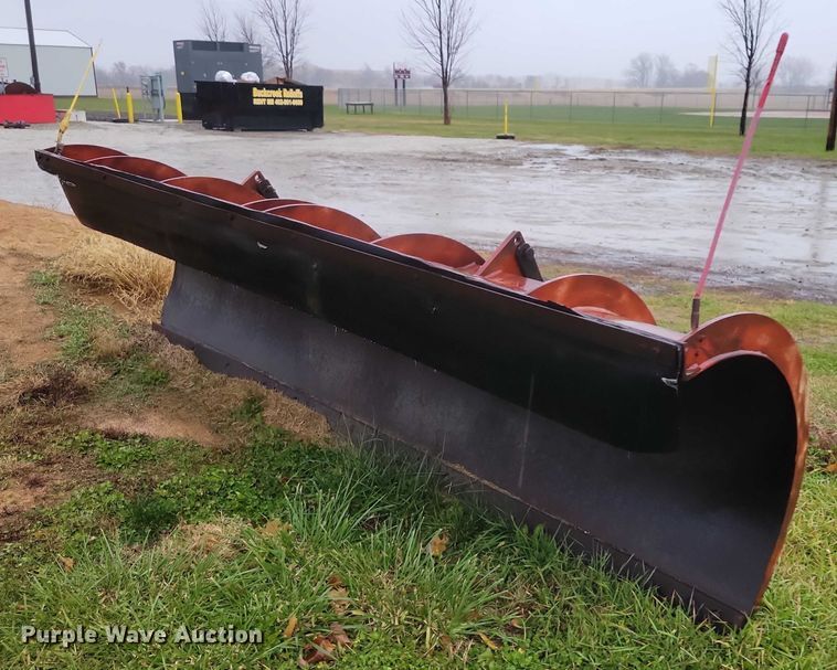 image for item NO9800 2001 International 4700 dump truck