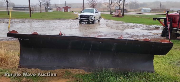 image for item NO9800 2001 International 4700 dump truck