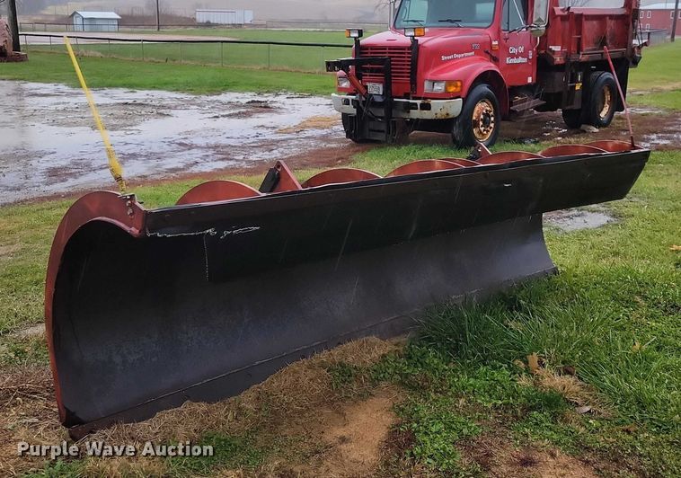 image for item NO9800 2001 International 4700 dump truck