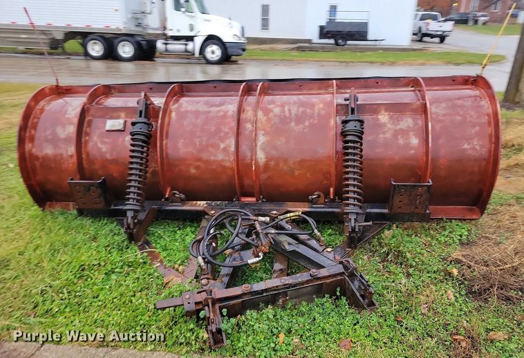 image for item NO9800 2001 International 4700 dump truck