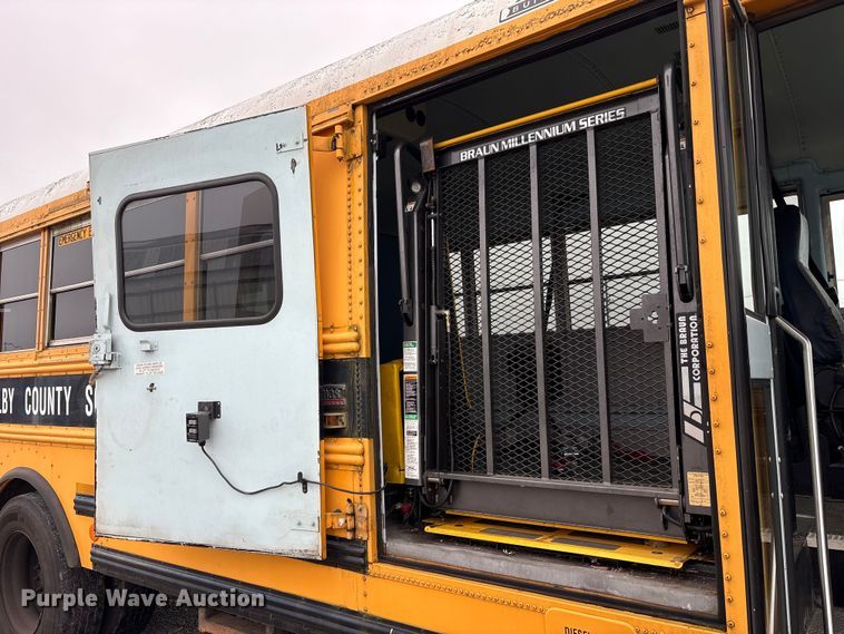 image for item YA1462 2008 Freightliner FS65 school bus