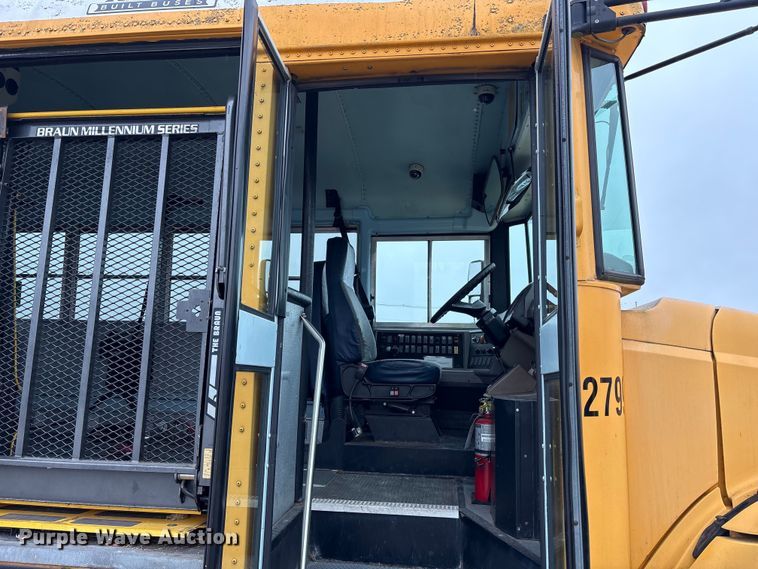 image for item YA1462 2008 Freightliner FS65 school bus