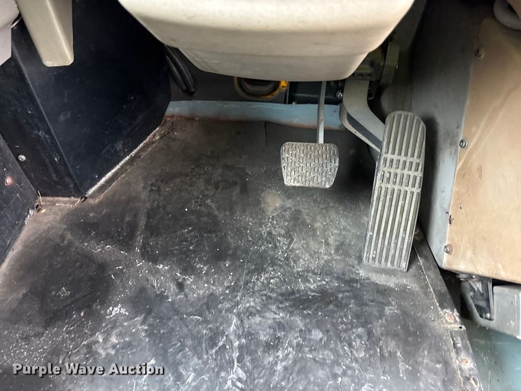 image for item YA1462 2008 Freightliner FS65 school bus