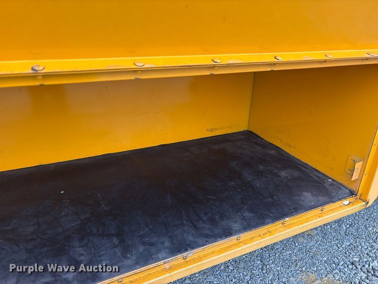 image for item YA1463 2009 IC PB105 school bus