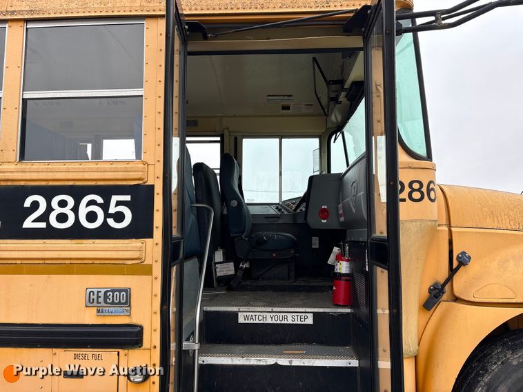 image for item YA1463 2009 IC PB105 school bus