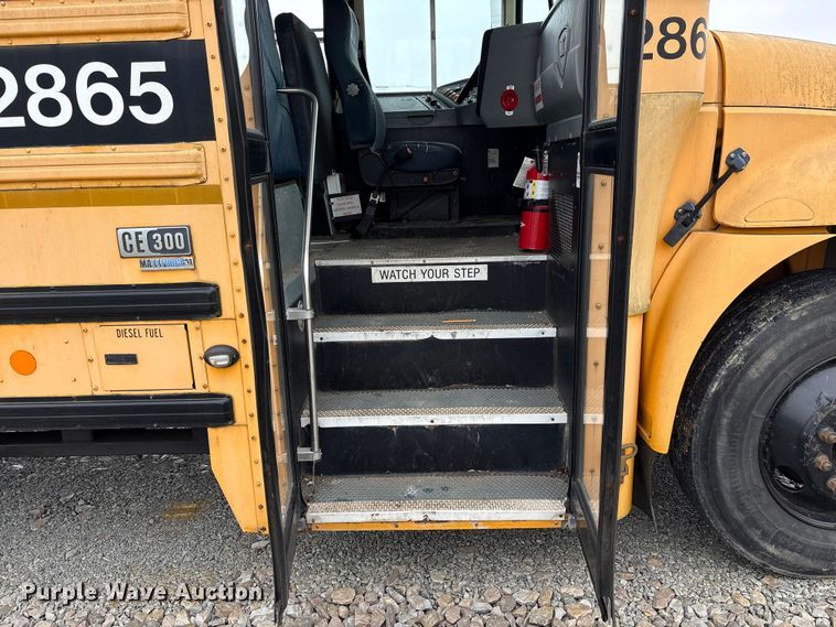 image for item YA1463 2009 IC PB105 school bus