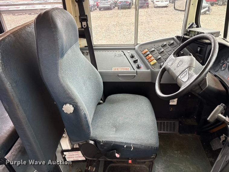 image for item YA1463 2009 IC PB105 school bus