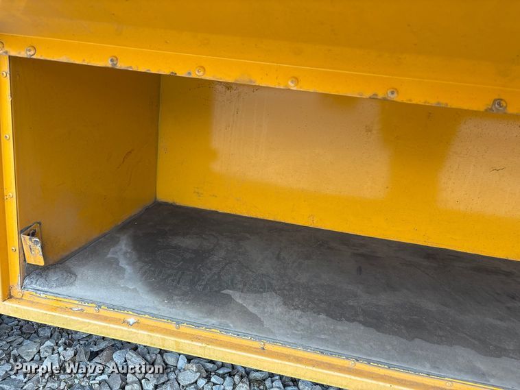 image for item YA1464 2009 IC PB105 school bus