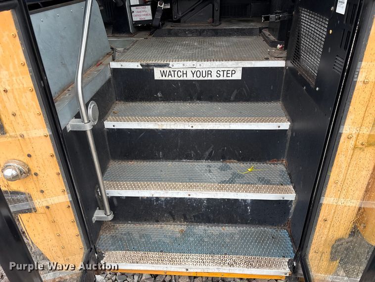 image for item YA1464 2009 IC PB105 school bus