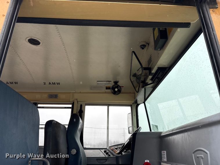 image for item YA1464 2009 IC PB105 school bus