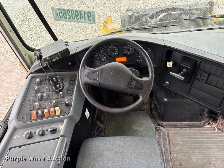 image for item YA1464 2009 IC PB105 school bus