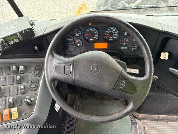 image for item YA1464 2009 IC PB105 school bus