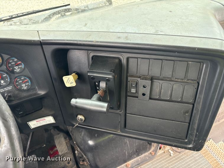 image for item YA1464 2009 IC PB105 school bus