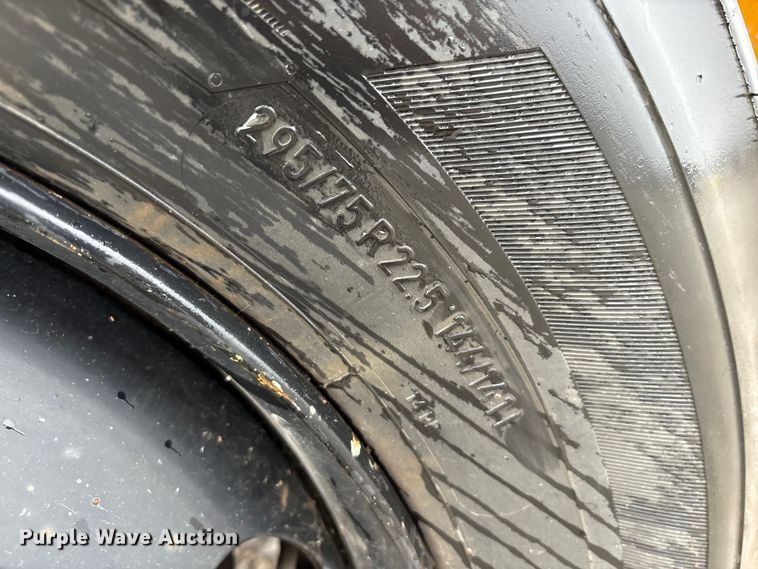 image for item YA1464 2009 IC PB105 school bus