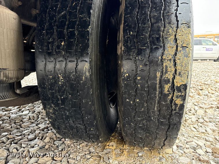 image for item YA1464 2009 IC PB105 school bus