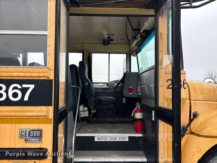 image for item YA1465 2009 IC PB105 school bus