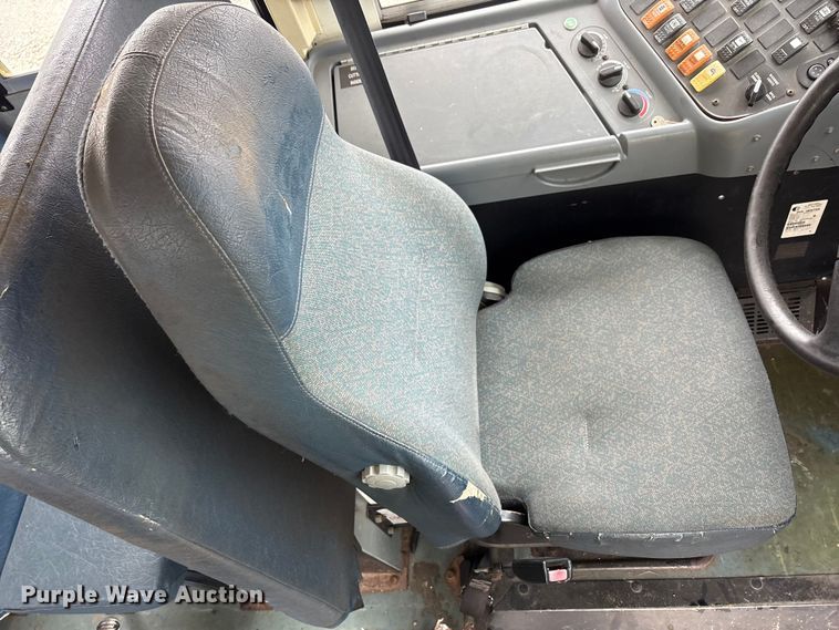 image for item YA1466 2009 IC PB105 school bus