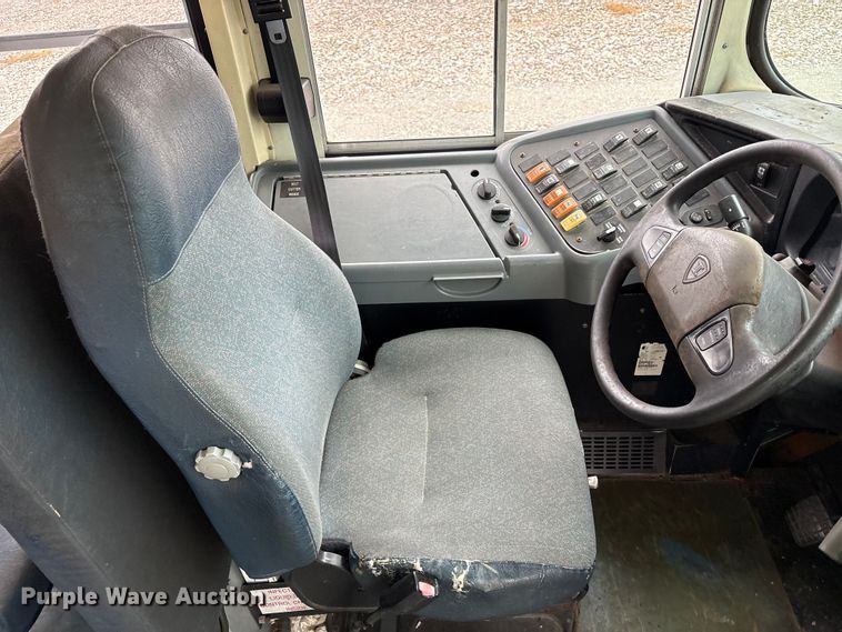 image for item YA1467 2009 IC PB105 school bus