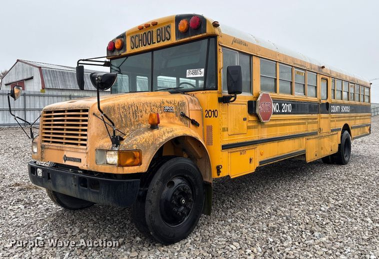 image for item YA1470 2000 International 3800 school bus