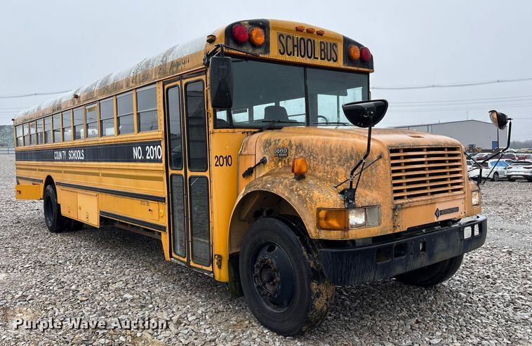 image for item YA1470 2000 International 3800 school bus