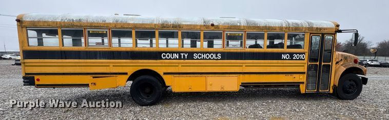 image for item YA1470 2000 International 3800 school bus