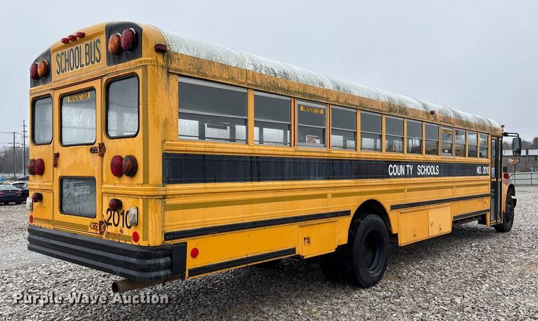 image for item YA1470 2000 International 3800 school bus