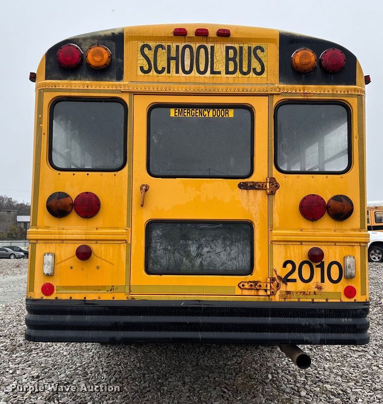 image for item YA1470 2000 International 3800 school bus