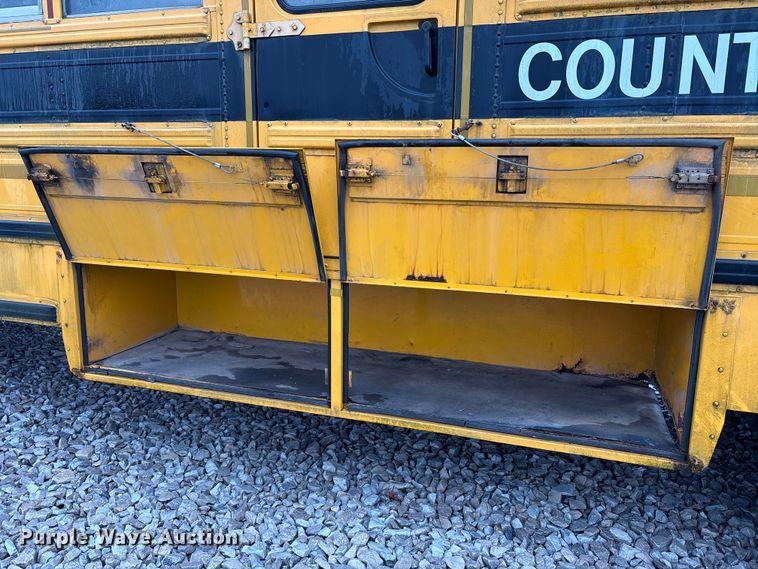 image for item YA1470 2000 International 3800 school bus