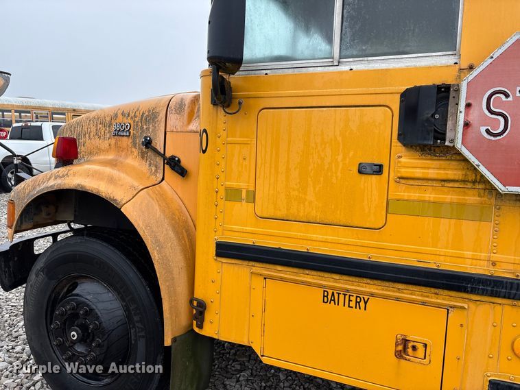 image for item YA1470 2000 International 3800 school bus