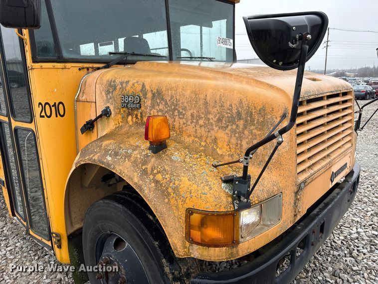 image for item YA1470 2000 International 3800 school bus