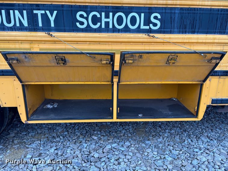 image for item YA1470 2000 International 3800 school bus