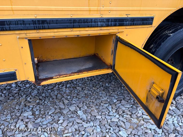 image for item YA1470 2000 International 3800 school bus