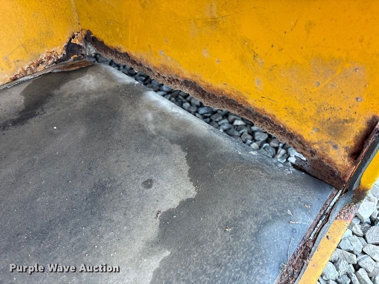 image for item YA1470 2000 International 3800 school bus