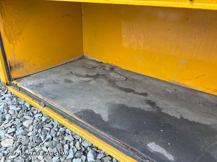 image for item YA1470 2000 International 3800 school bus