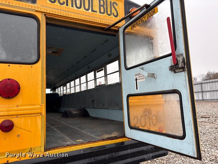 image for item YA1470 2000 International 3800 school bus
