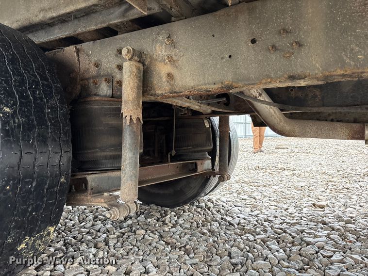 image for item YA1470 2000 International 3800 school bus