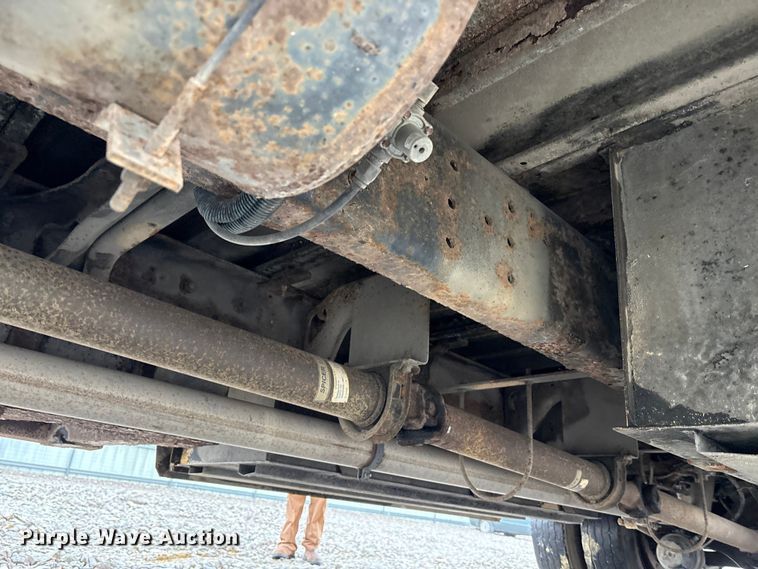 image for item YA1470 2000 International 3800 school bus