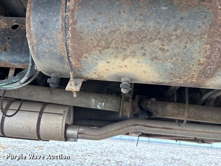 image for item YA1470 2000 International 3800 school bus