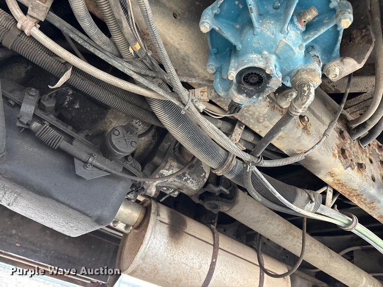 image for item YA1470 2000 International 3800 school bus