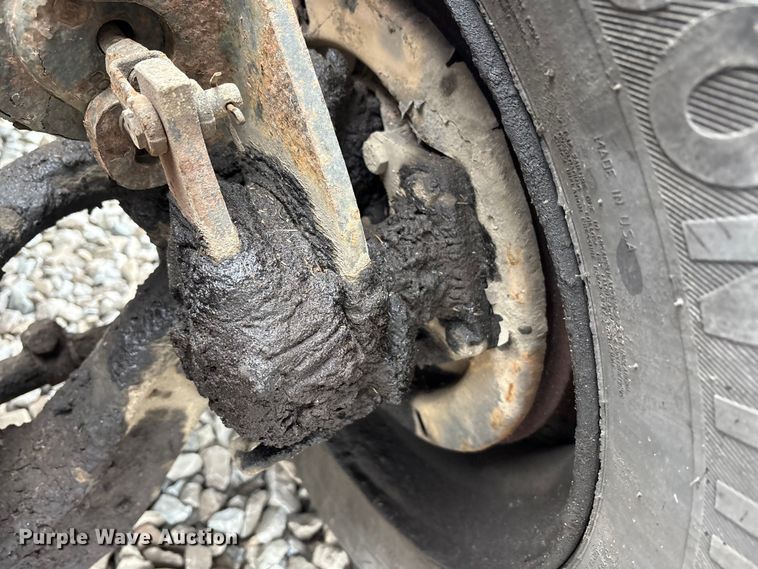 image for item YA1470 2000 International 3800 school bus