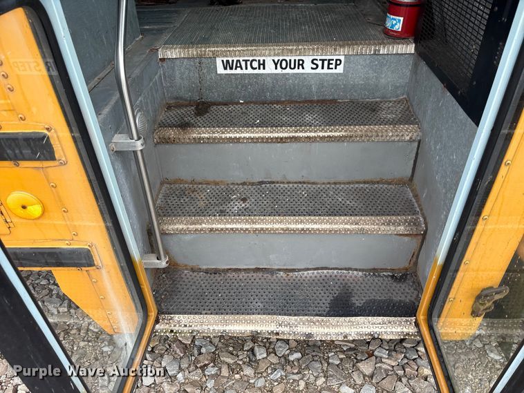 image for item YA1470 2000 International 3800 school bus