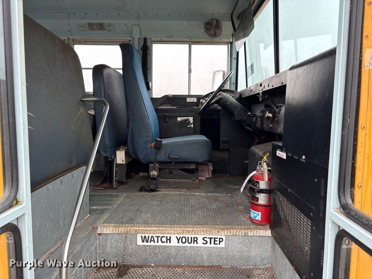 image for item YA1470 2000 International 3800 school bus