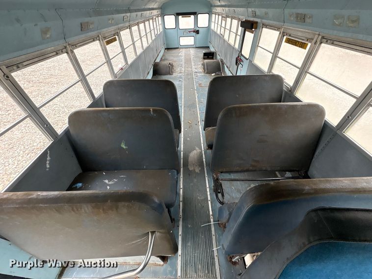 image for item YA1470 2000 International 3800 school bus