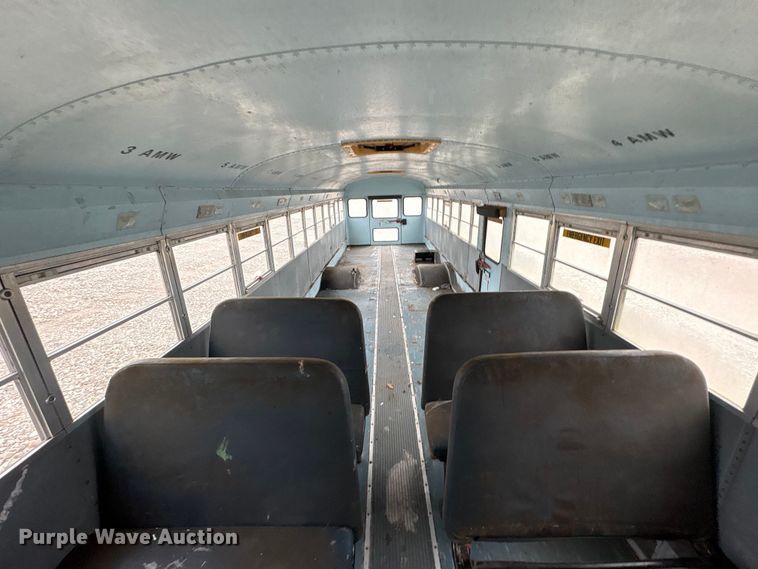 image for item YA1470 2000 International 3800 school bus
