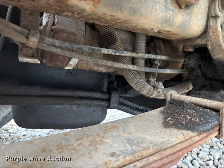 image for item YA1470 2000 International 3800 school bus